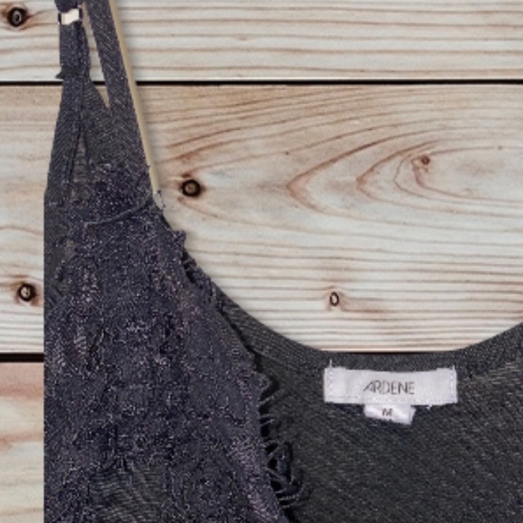 Black tank top with lace detailing - Picture 2 of 3